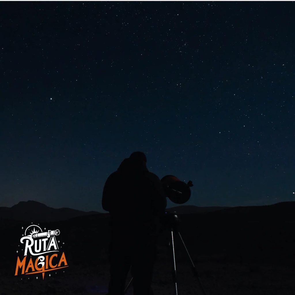 Observación astronómica bajo el cielo nocturno de Río Hurtado